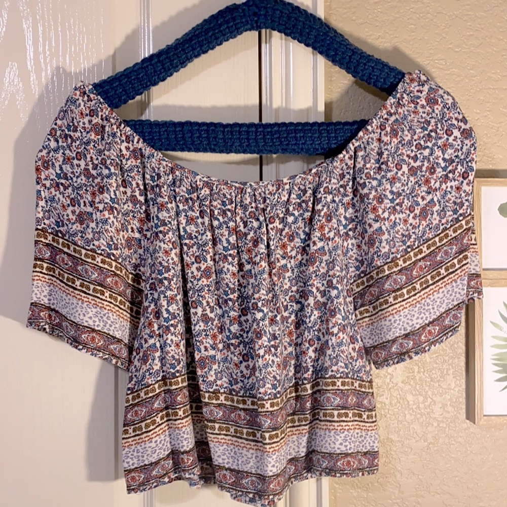 Flowery off the shoulder crop top!!!